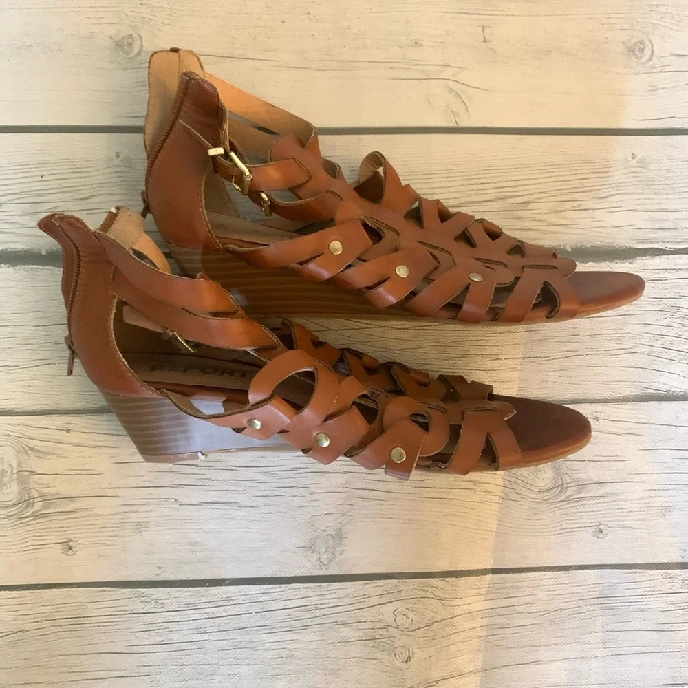 Report brown wedges-size 8
